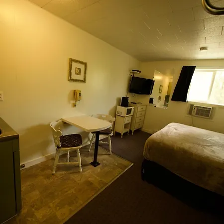 Creston Valley Motel Extérieur photo